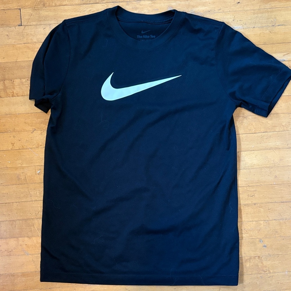 Nike youth Dri Fit Tshirt black and white, Large
